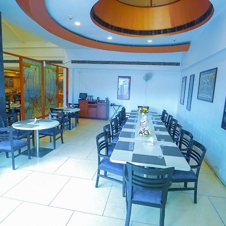 Hotel The Plaza Hyderabad Exterior foto