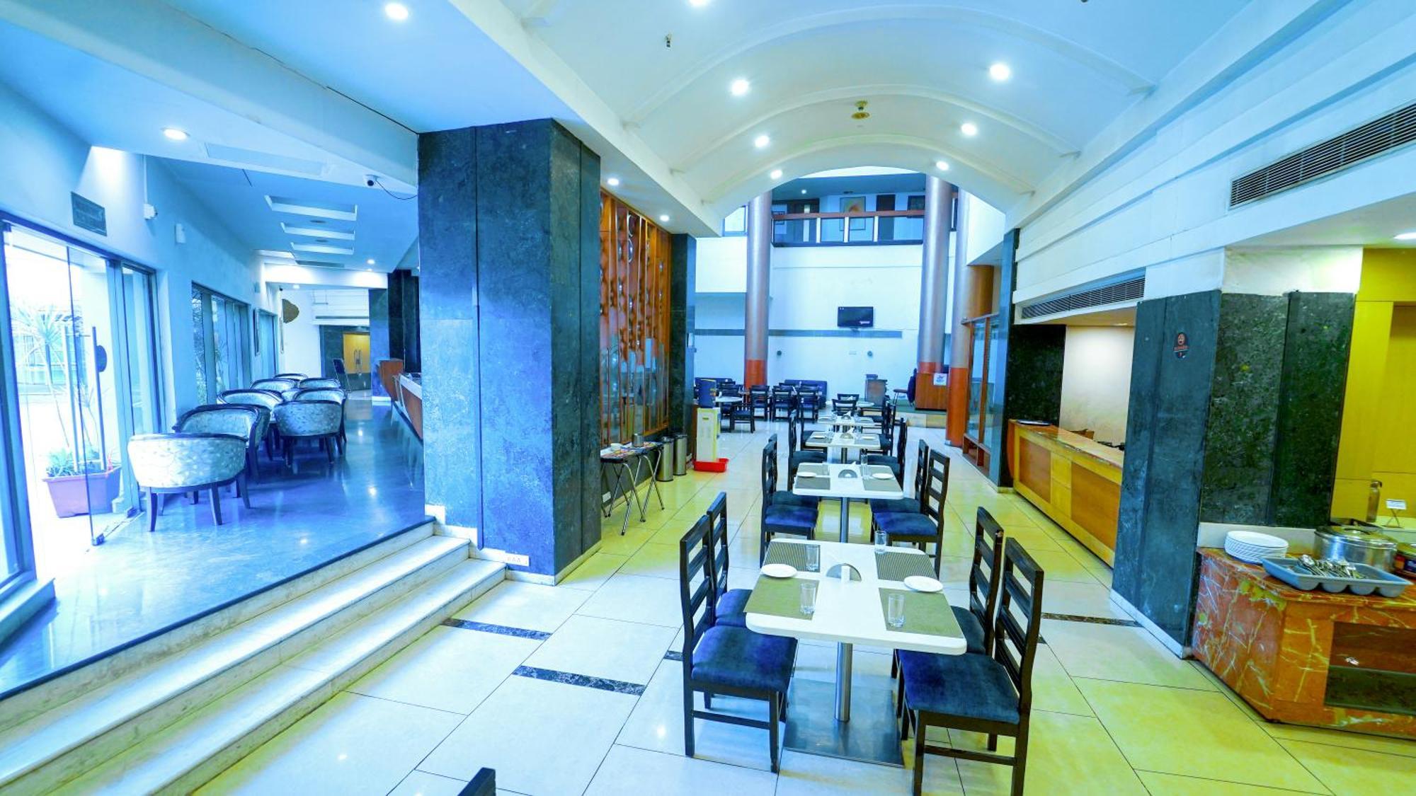 Hotel The Plaza Hyderabad Exterior foto