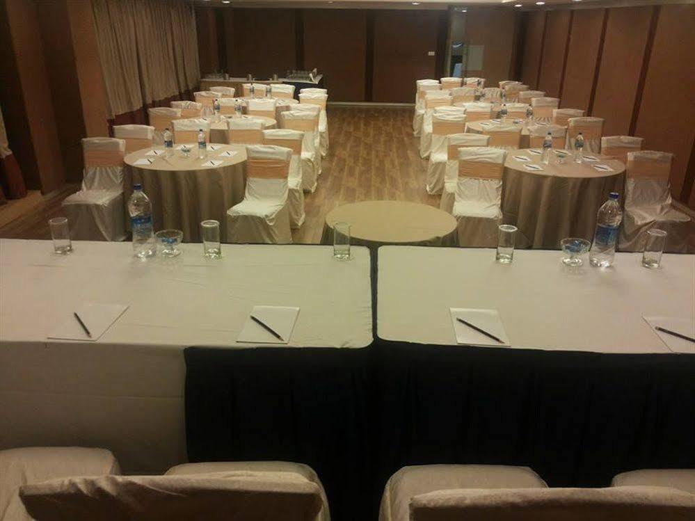 Hotel The Plaza Hyderabad Exterior foto